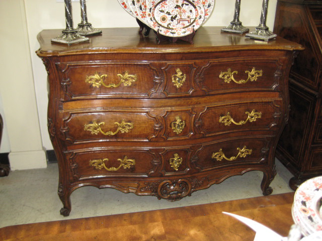 Country French Walnut Bombe´ Commode