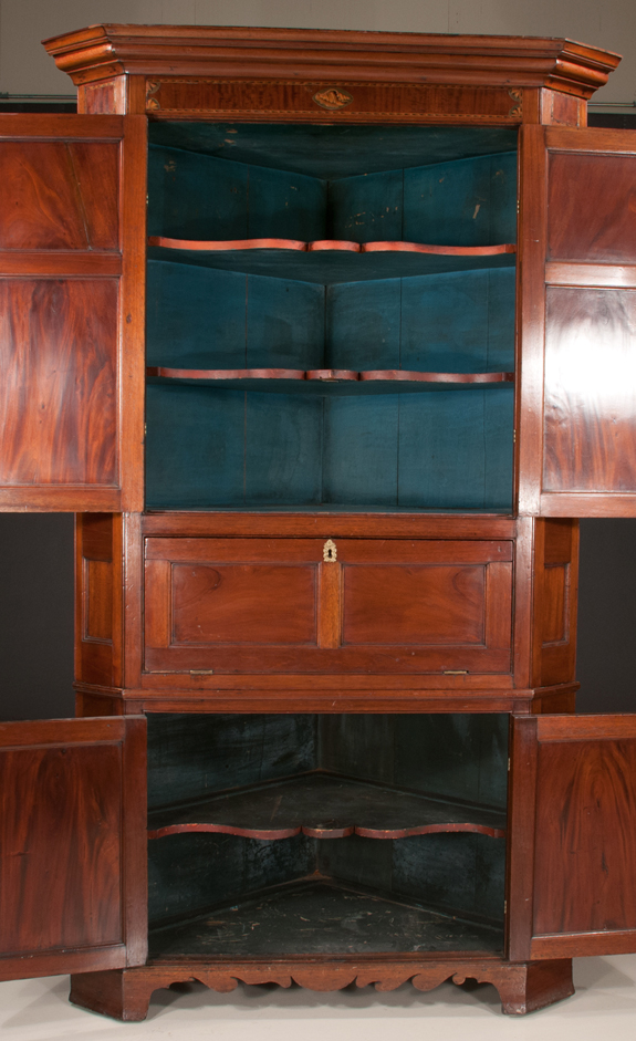 Fine 18th Century Chippendale Mahogany Corner Cupboard